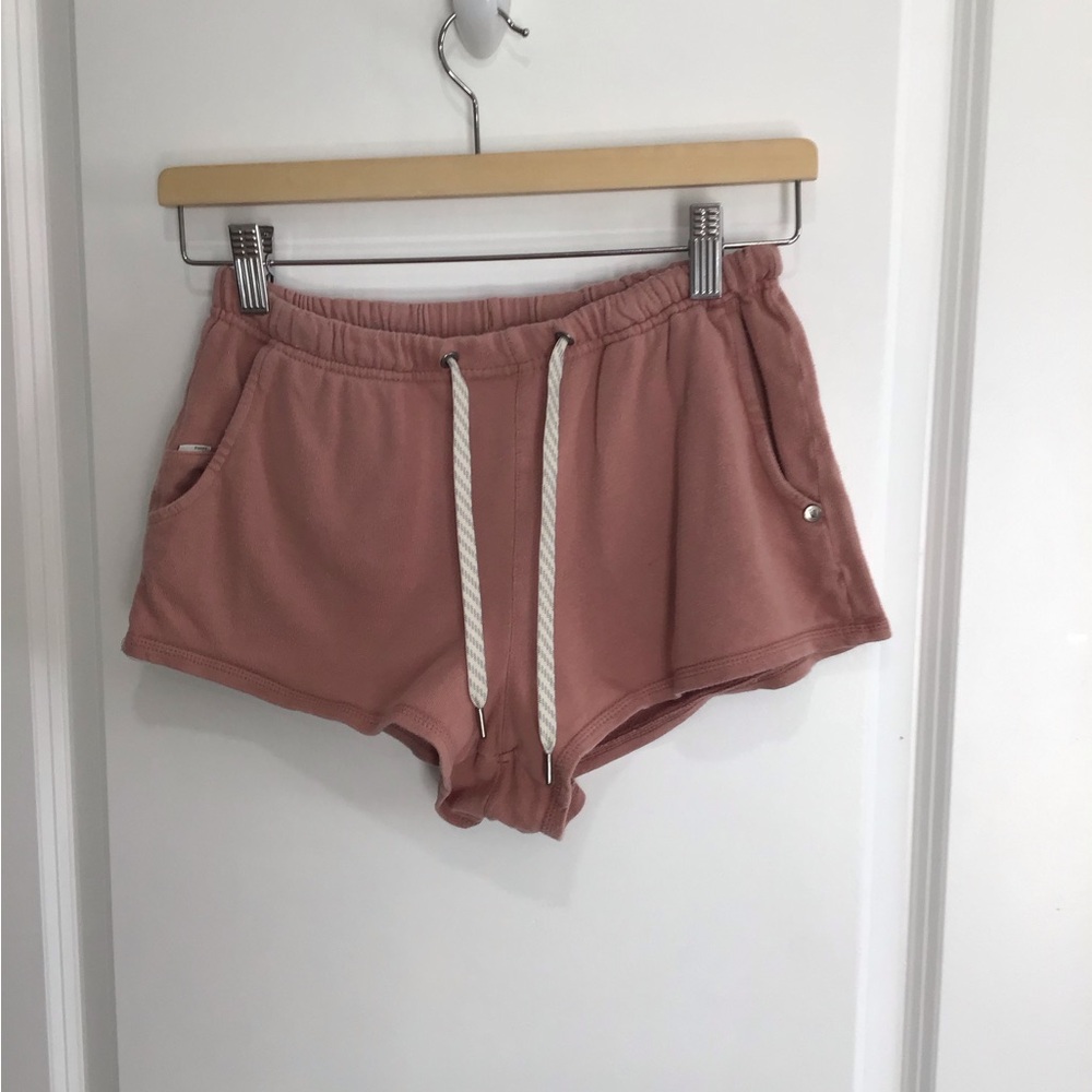 Vuori Shorts Womens Medium Peach Orange Sunnyside Drawstring 2” Casual Cotton